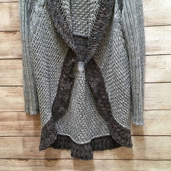 CABI SHADOW CIRCLE CHUNKY KNIT SWEATER IN GRAY - Picture 3 of 9